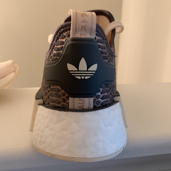 Brand new never worn, ordered but were to large Fit more like a size 9 - Picture 2 of 4